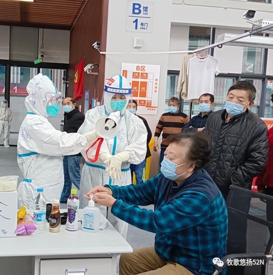 疫情期间医务人员失误,上海疫情严重是不是专家判断失误