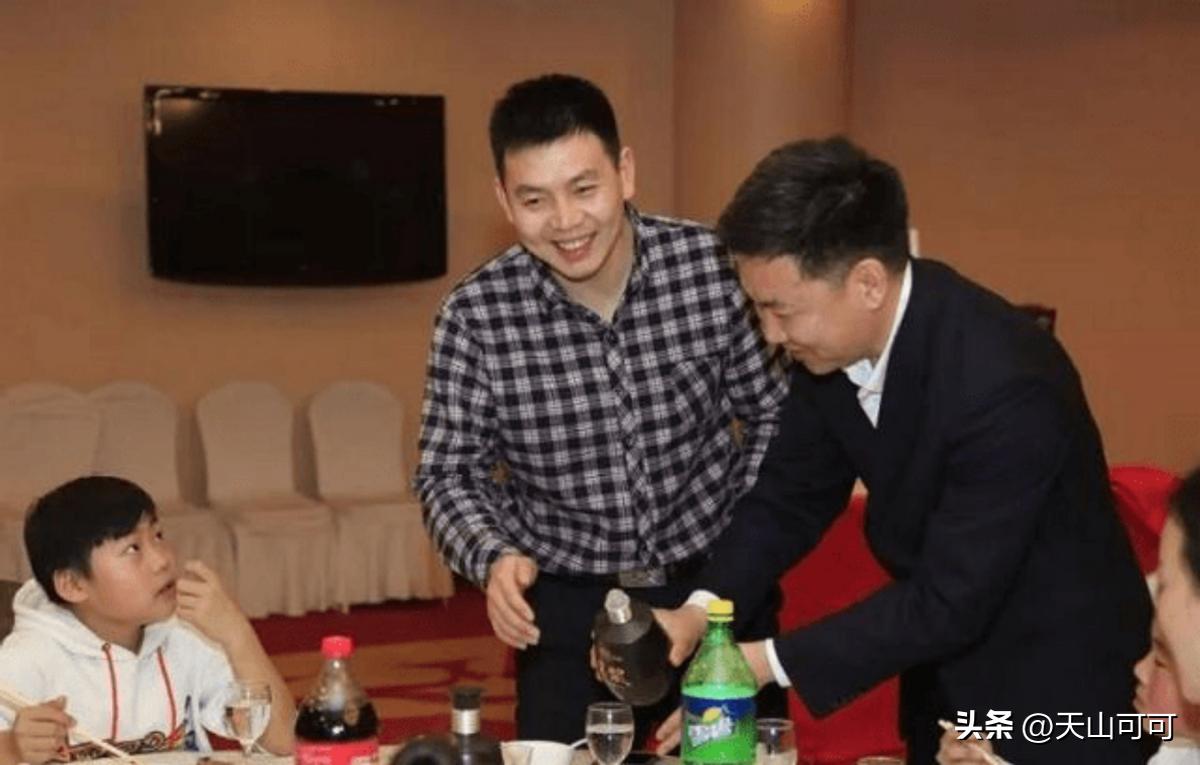 酒桌上老板让你去买烟是什么意思,酒桌上朋友叫你出去买烟怎么办