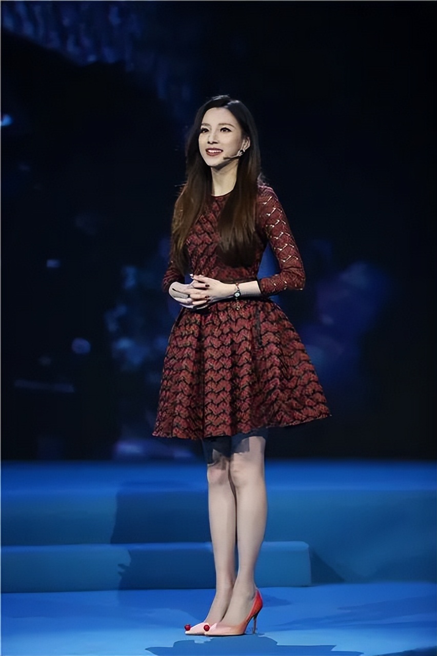 央视主持人马凡舒模特,央视主持人马凡舒微博