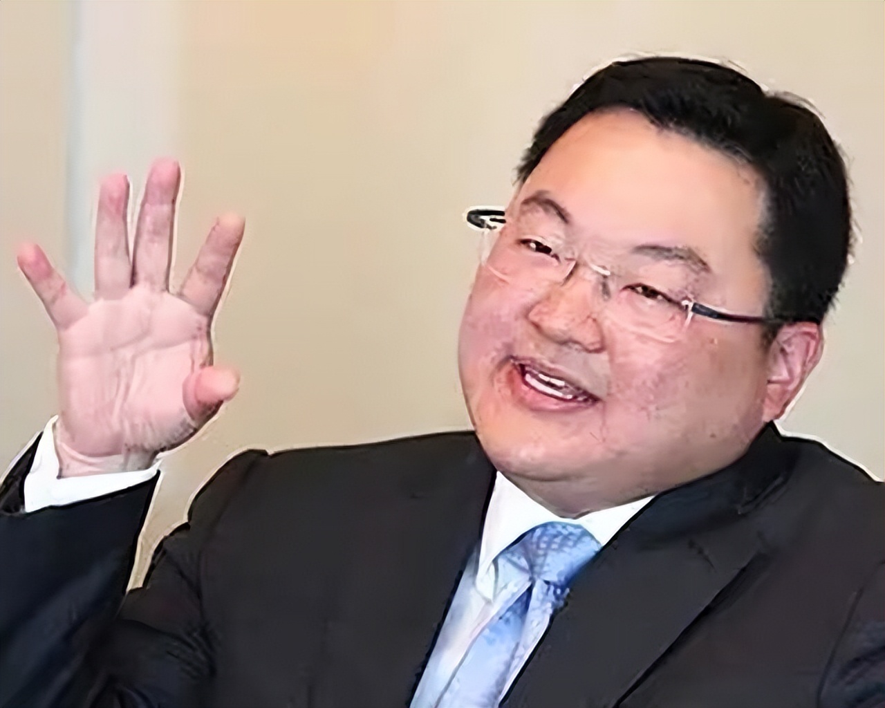 花几十亿骗世界名模,花300亿的华裔富豪