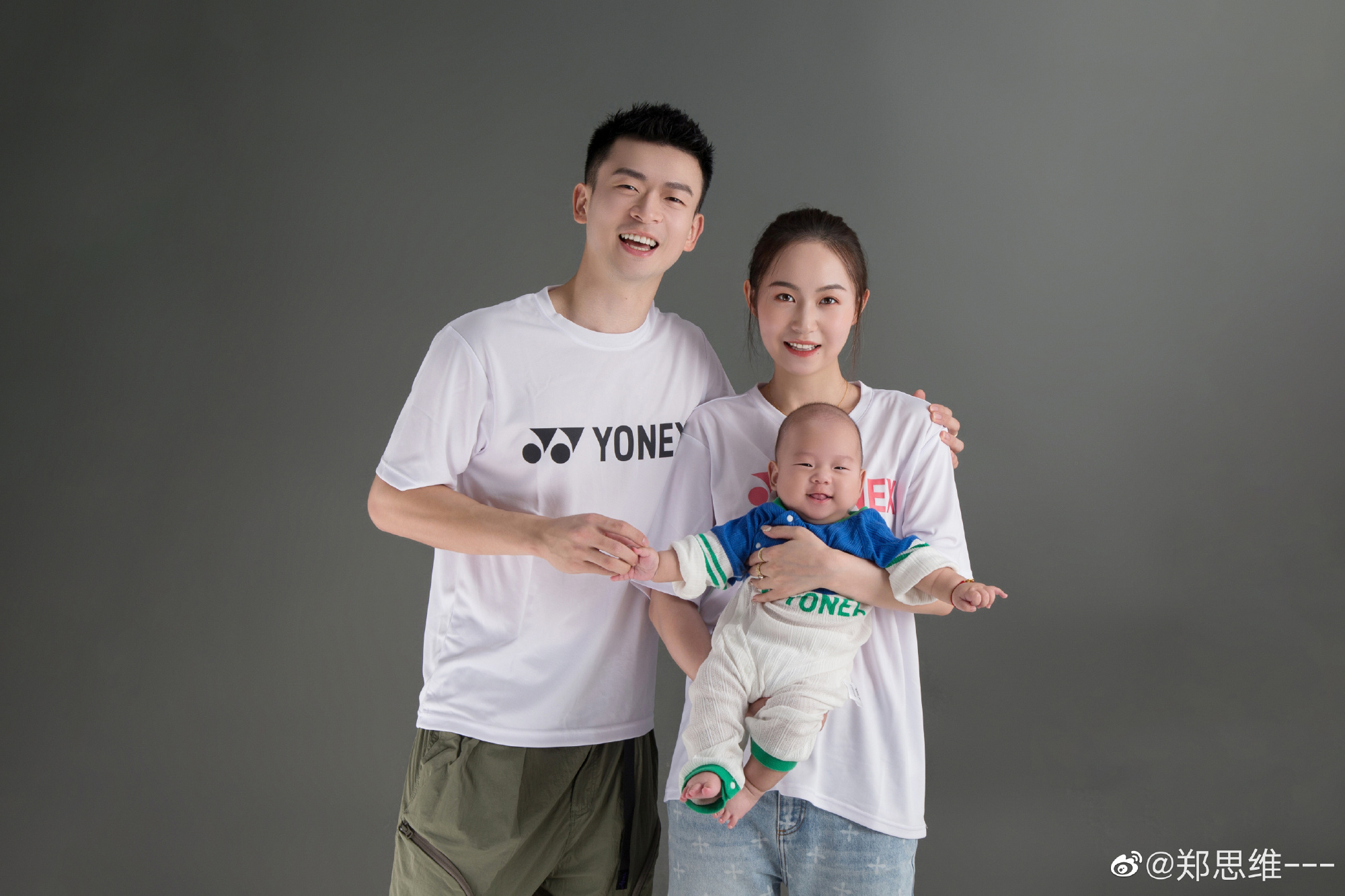 国羽世界冠军晒全家福,国羽世界冠军夫妇