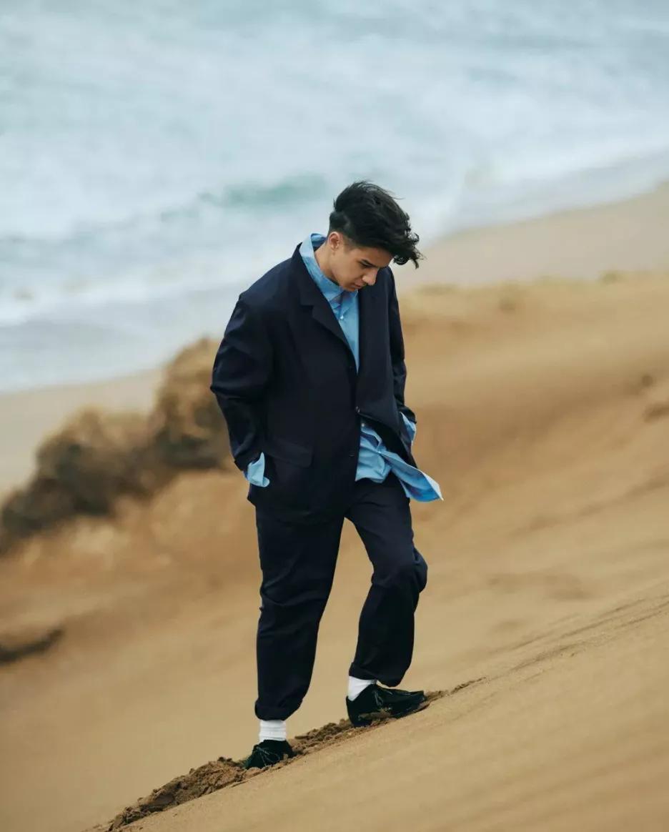 西装怎么搭配才不那么正统,搭配西服的小技巧