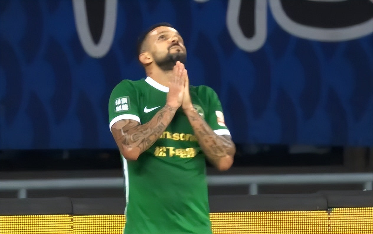 1:9惨败上海申花,申花1-6惨败上港