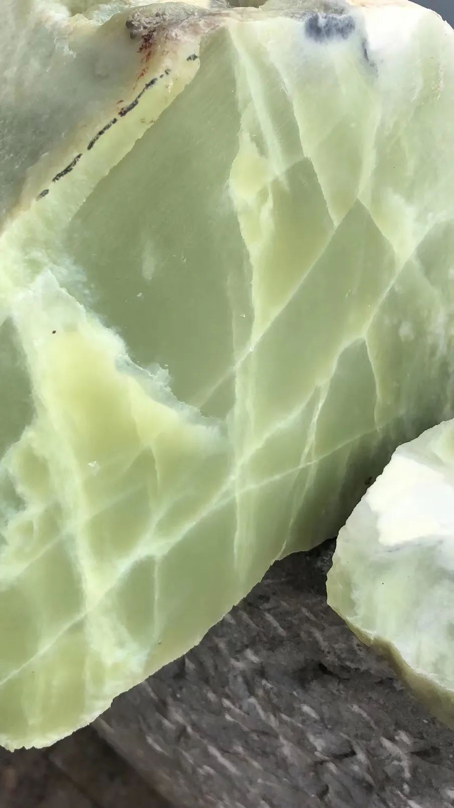 和田玉容易摔出裂纹吗,和田玉籽料有裂正常吗