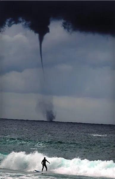 开原发现蛟龙!东北最近频频出现龙卷风,一段视频流出,火遍网络