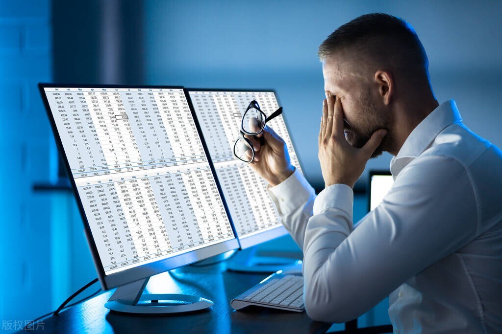 决策疲劳：一件衣服穿了好几年丢人吗？从三宅一生去世的联想