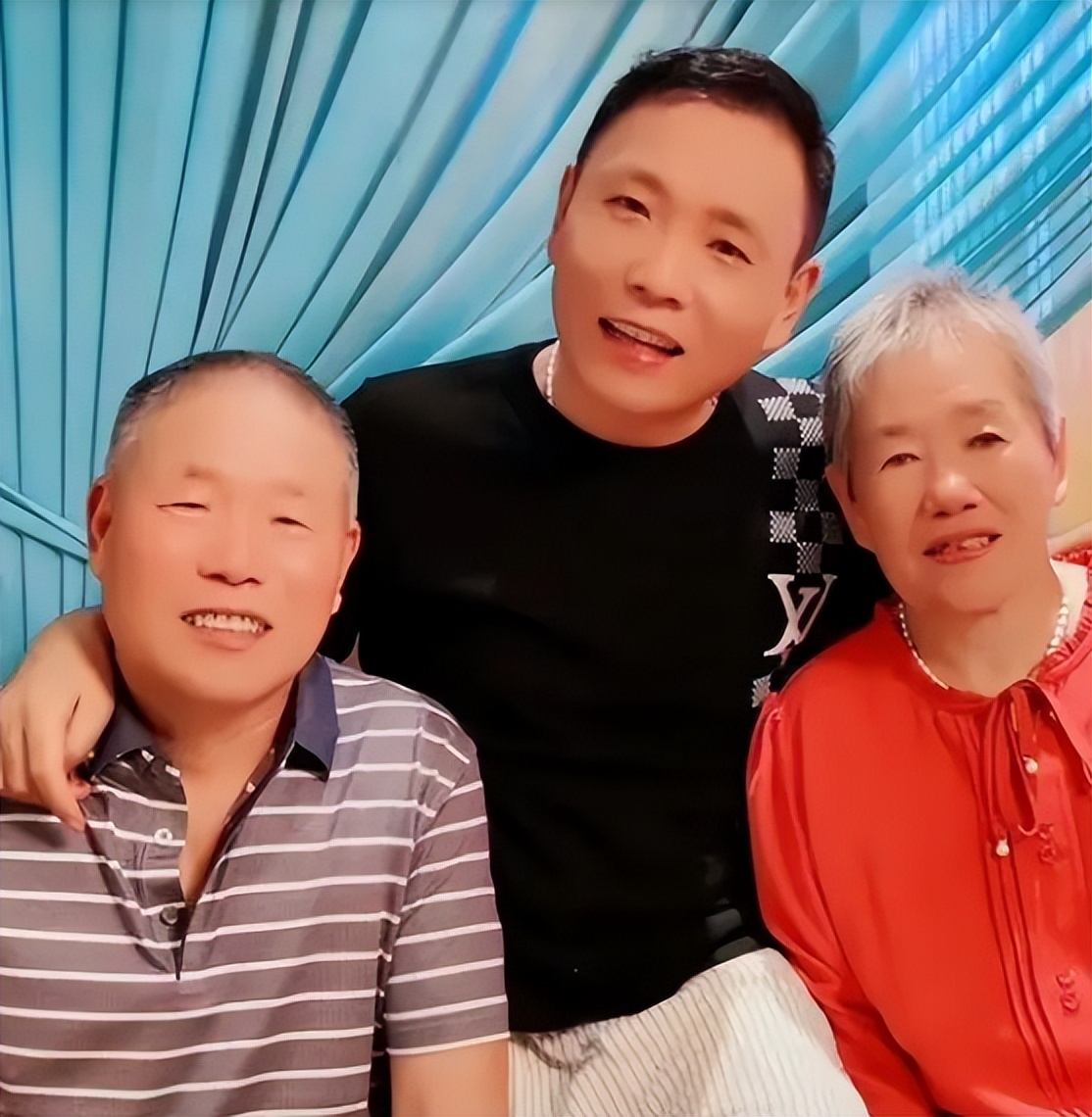 祁隆采访的农民歌手,歌手祁隆是哪个乡镇的人