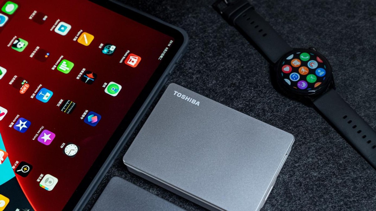 5年后再次入手移动硬盘，我选了东芝CanvioFlex，够小够快更兼容