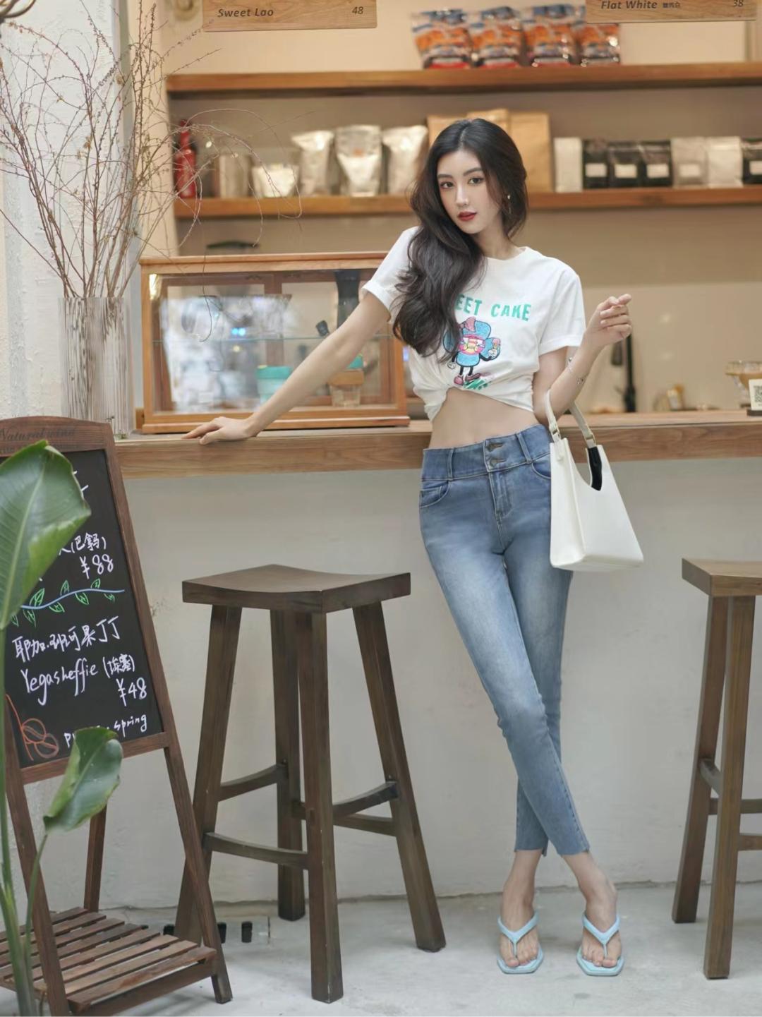 牛仔裤除了搭小白鞋还能搭什么鞋 (白色牛仔裤搭什么鞋子)