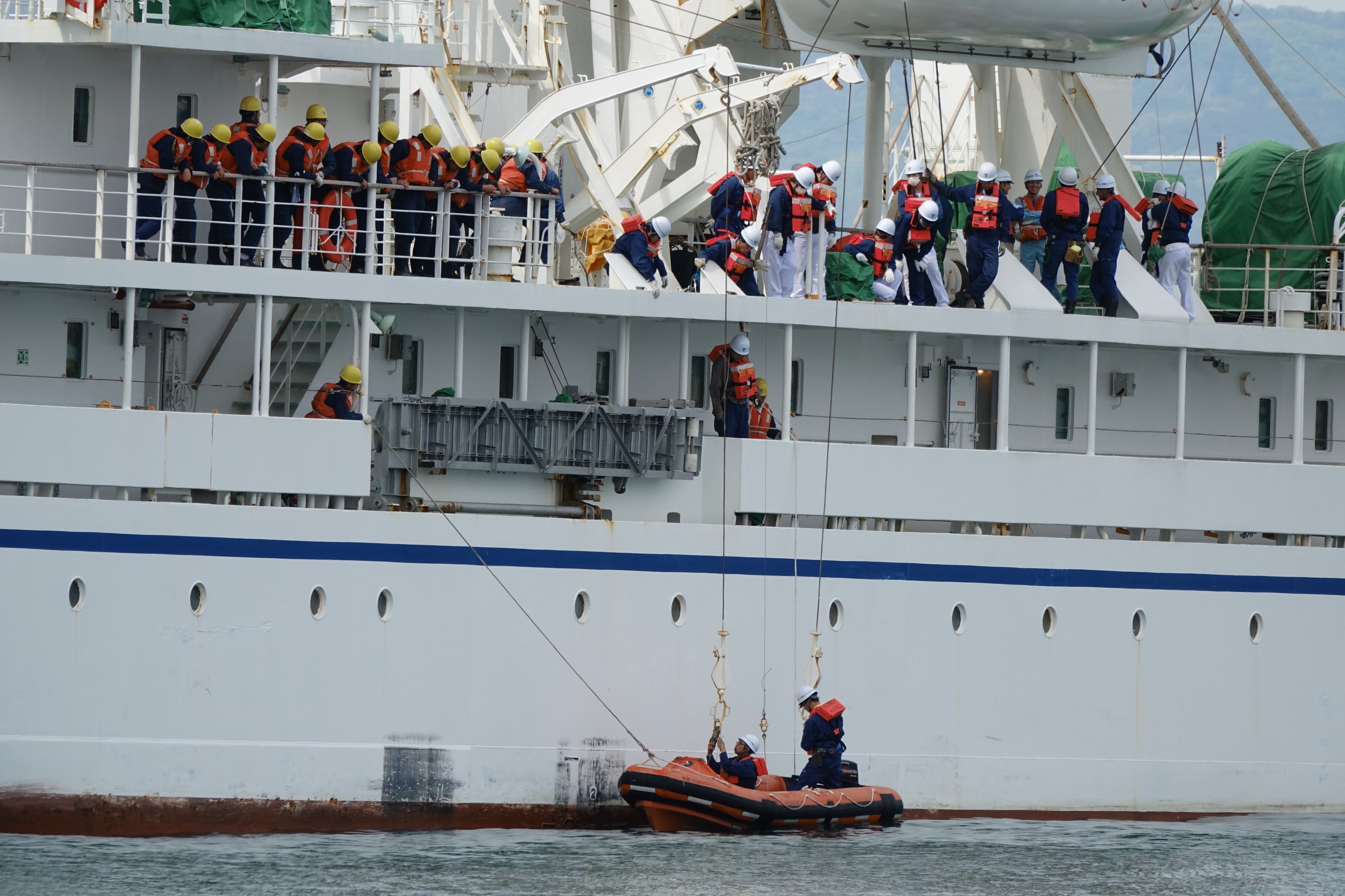 中国海警依法驱离日本船只报道,中国海警驱离日非法进领海船只