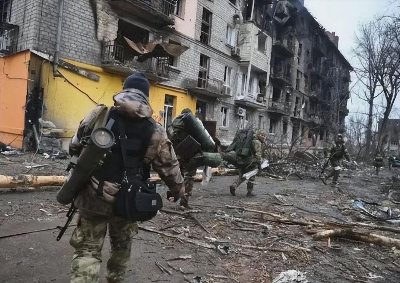 巴赫穆特是否是俄乌最后一战,乌军尝试反攻巴赫穆特与俄军激战