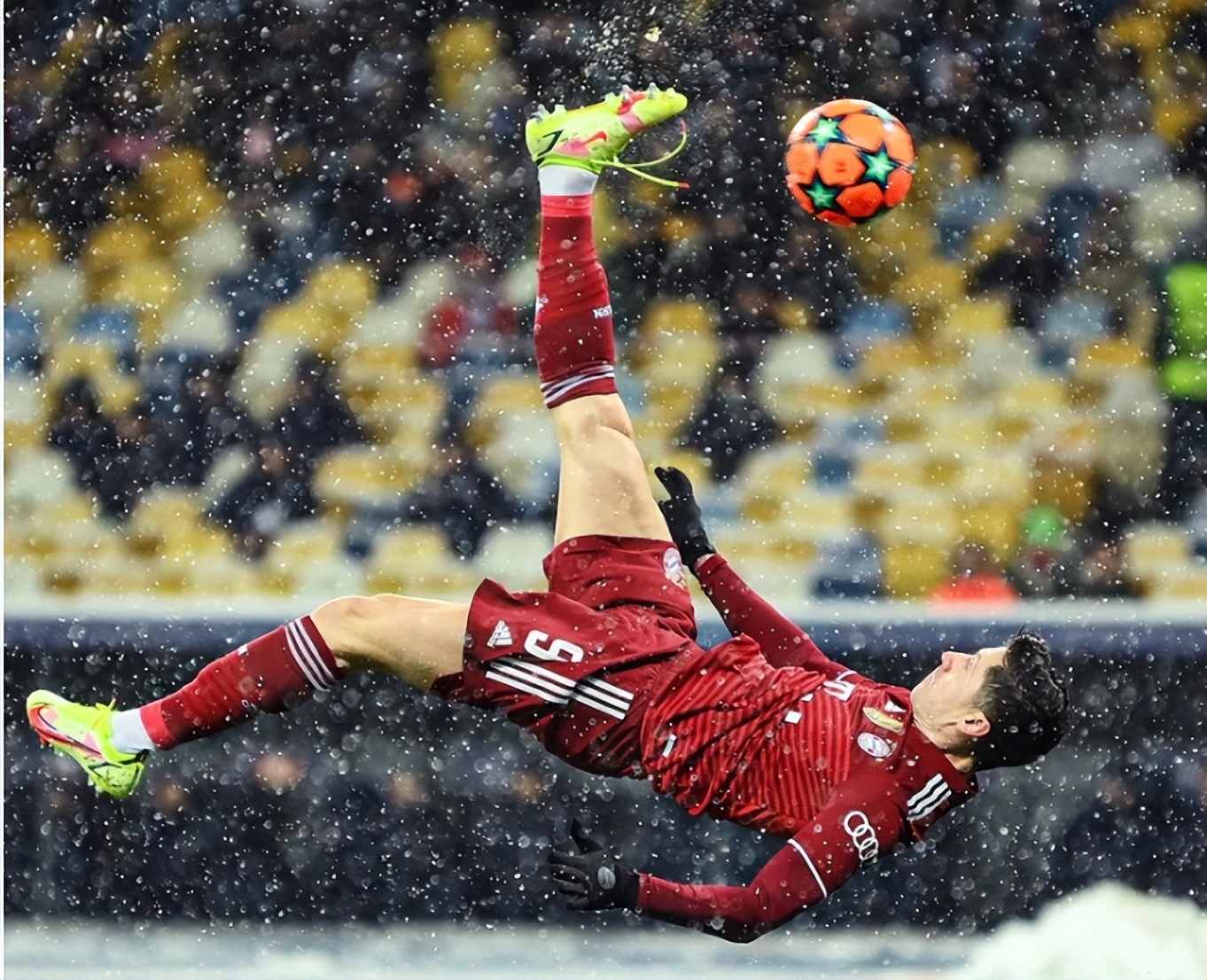 欧冠最佳梅西c罗对比,贝尔c罗倒钩对比