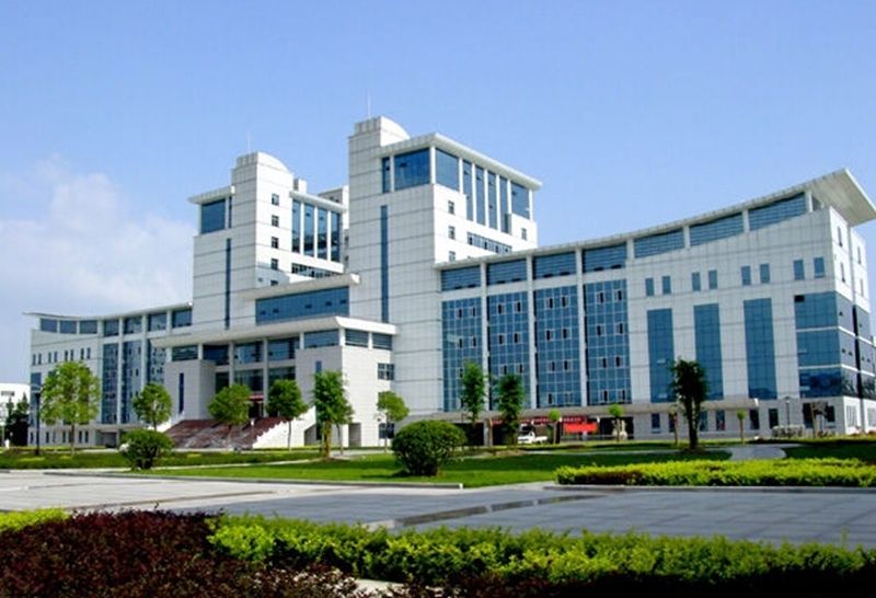 这所大学“很烧钱”,学费达17万!所在地是“全国百强县”第一