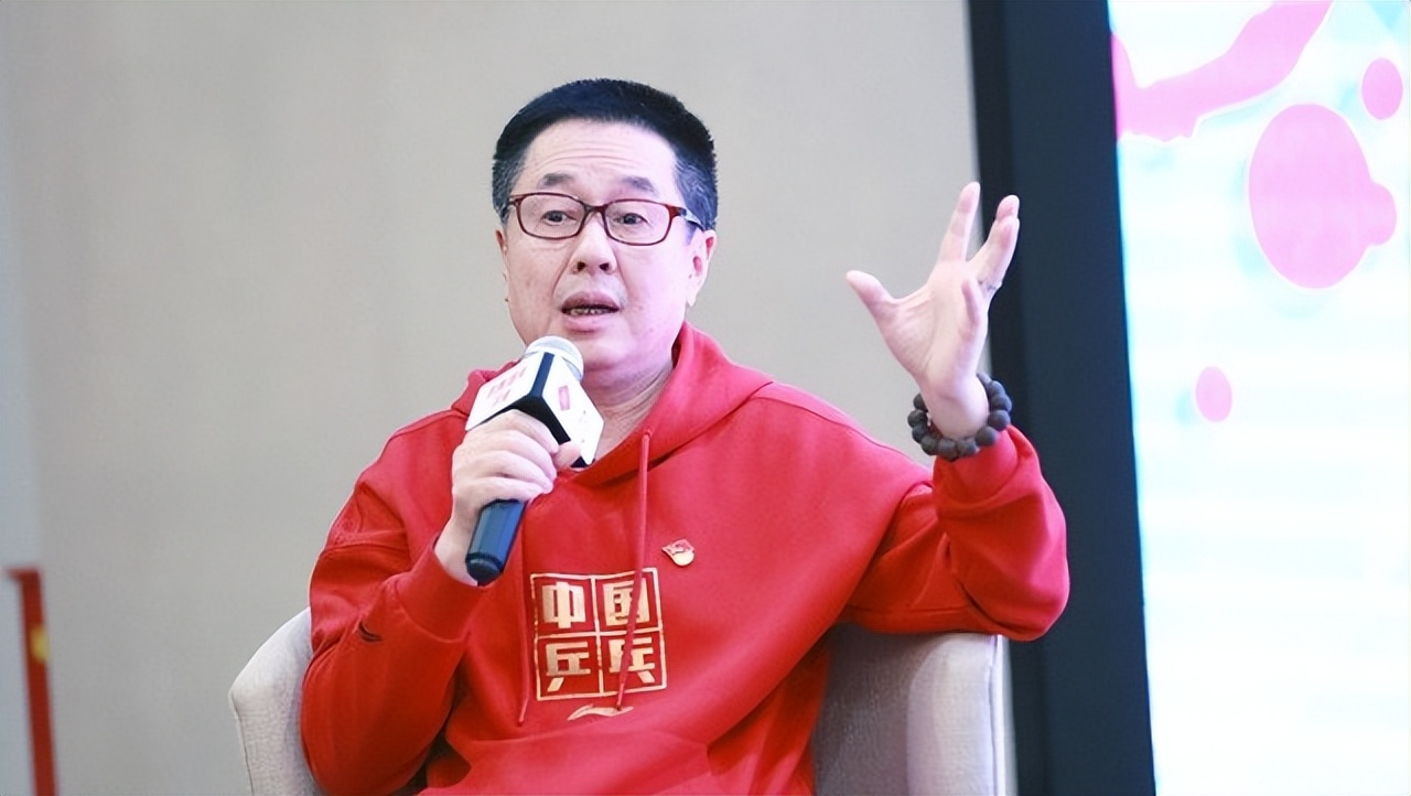 女乒教练施之皓，开除世界冠军郭跃引争议，娶小22岁弟子重回上海