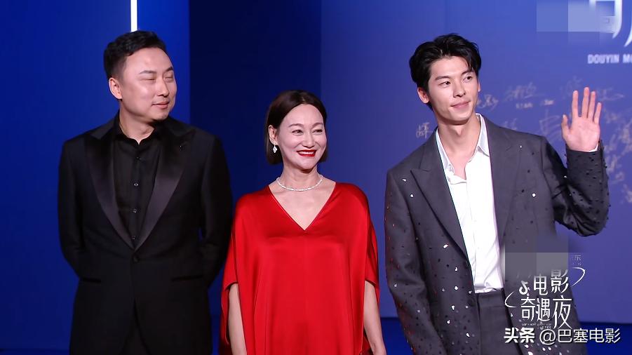 明星舞台唱歌谢霆锋张柏芝,明星与谢霆锋同框