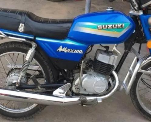 金城铃木ax100和豪爵ax100区别,九十年代一代神车铃木ax100