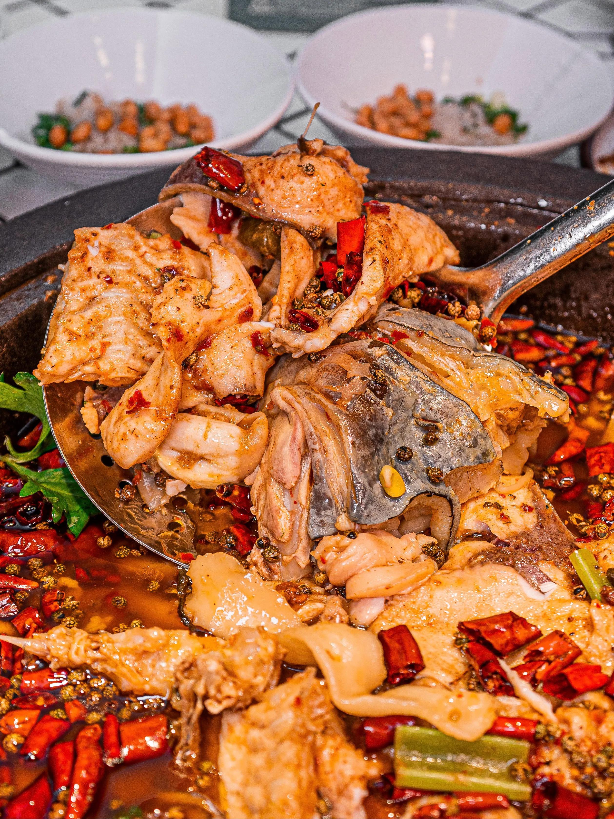 重庆推荐石锅鱼,重庆南滨路蒸汽石锅鱼