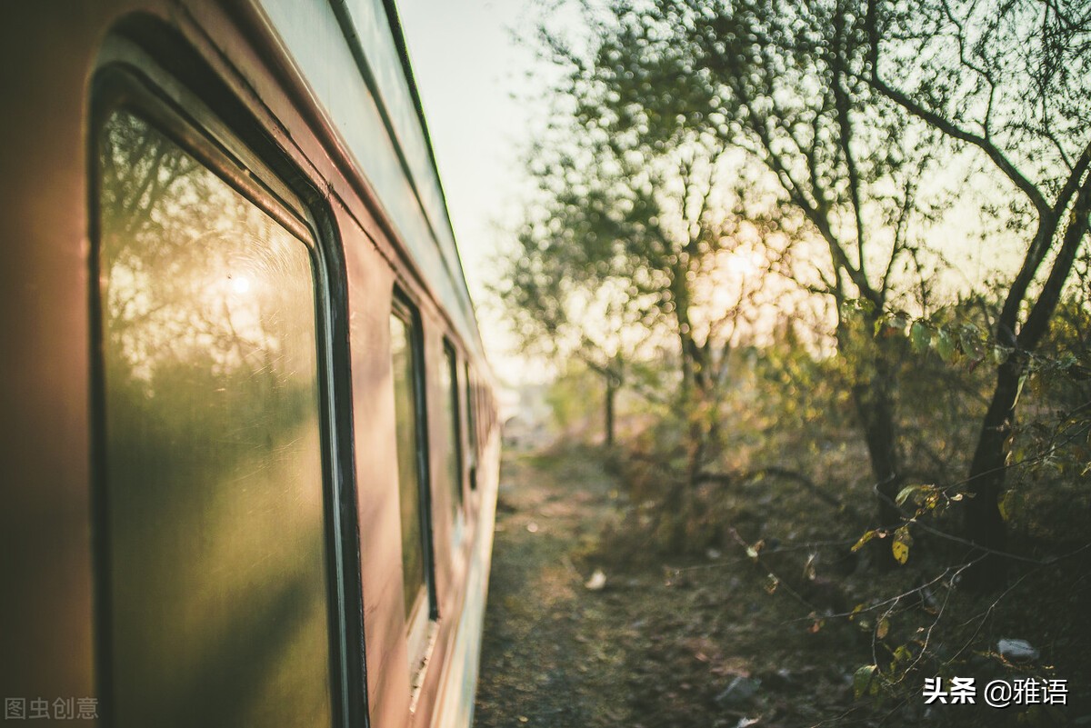 眼角的皱纹遮盖不住岁月的痕迹,皱纹已爬上眼角岁月总是催人老