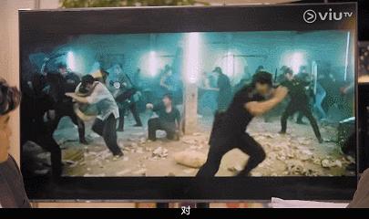 尺度太大，疯狂打码消音，还是香港电影敢