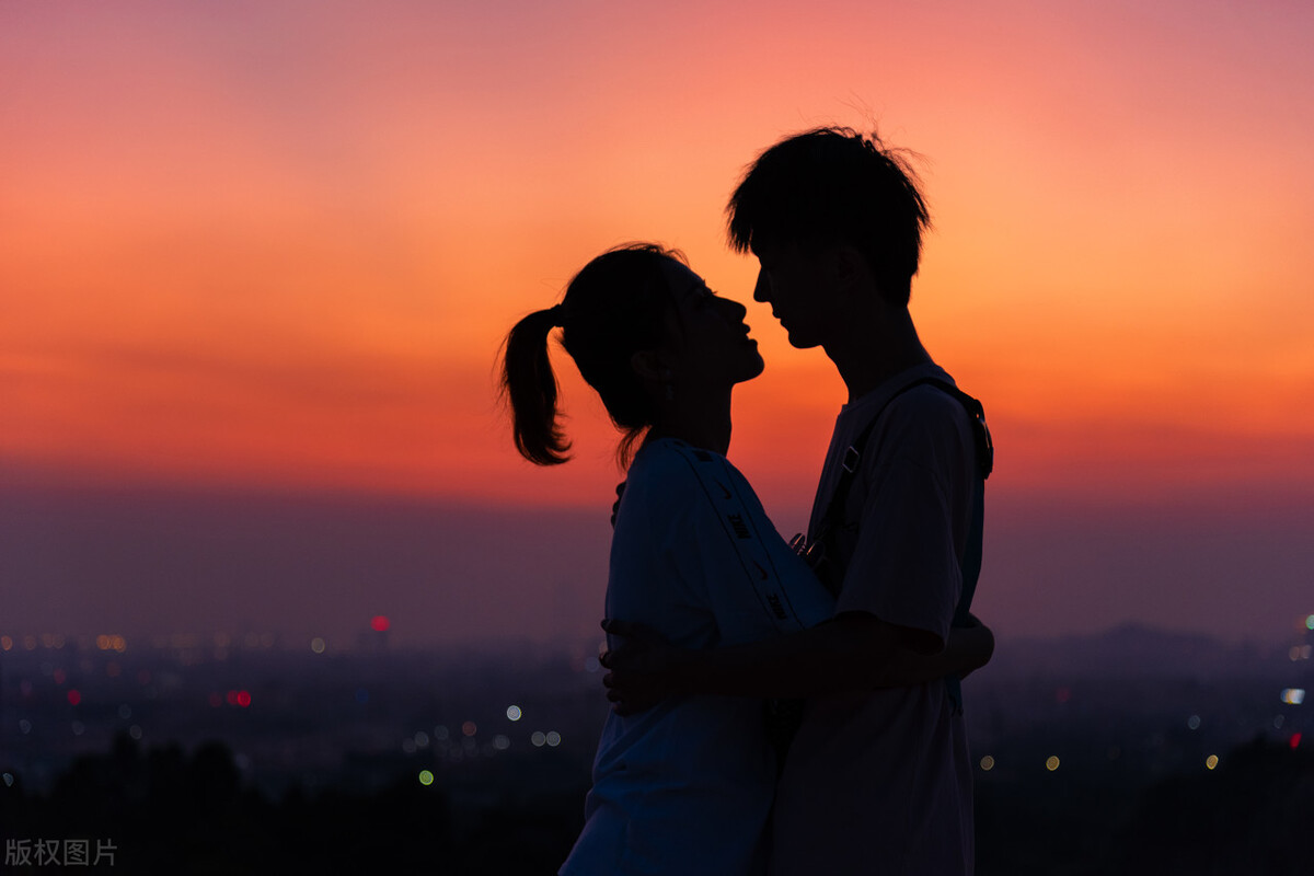 男人撤回了信息如何高情商回复,当你撤回消息时男人会回什么