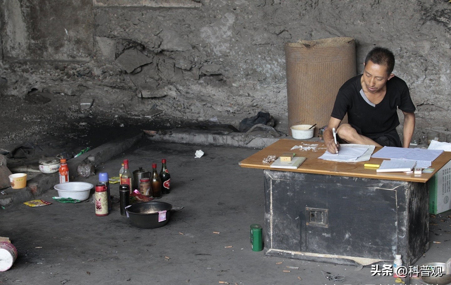 住桥洞研究彩票男子近况,男子痴迷彩票住桥洞中奖