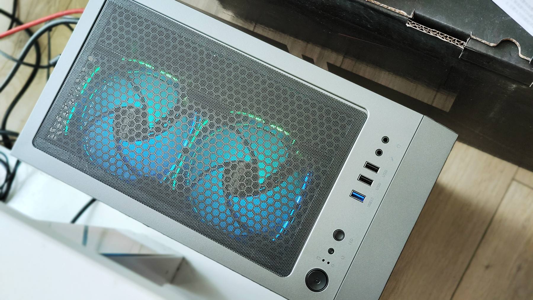 低调务实的办公电脑之选：超频三光愈2钛灰色机箱+EF120风扇