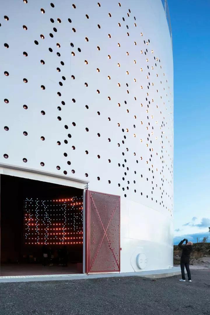 亚洲照明设计师协会丨光影下的冲孔板，金属界的颜值担当
