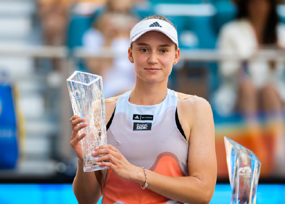 莱巴金娜收退赛礼,莱巴退赛