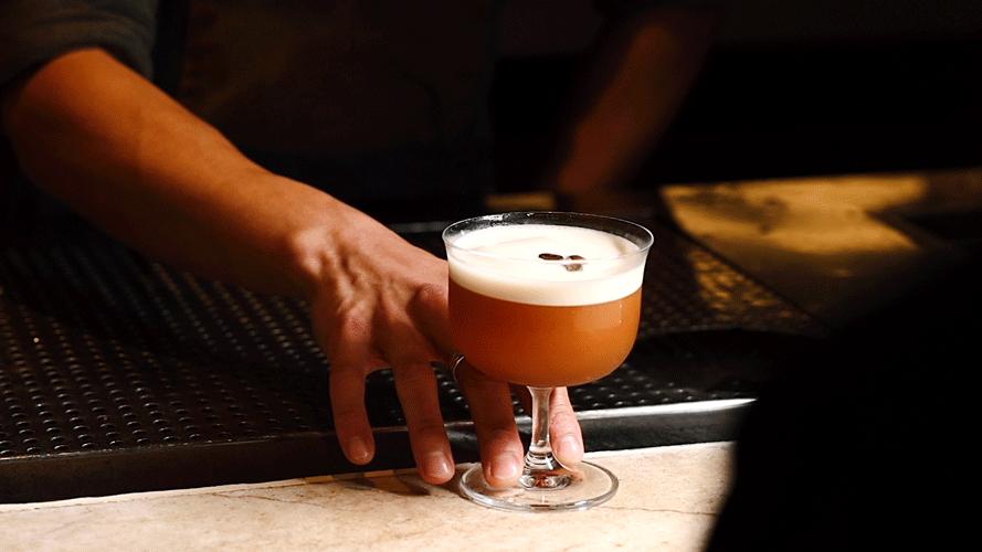 “这家「英伦餐吧」是专属你的快乐密码!”