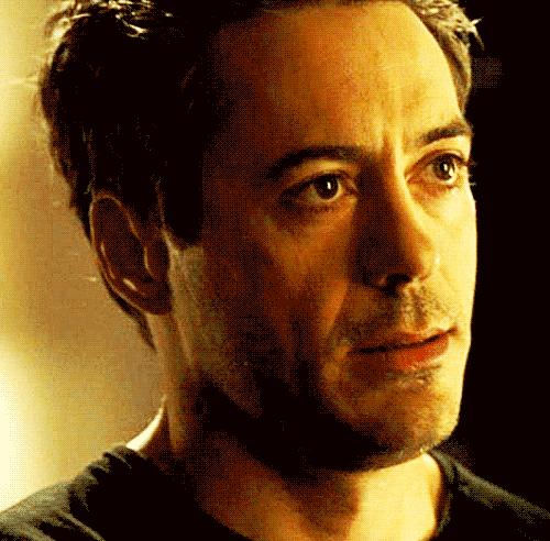 冬天孩子经常舔嘴唇涂抹清凉油,天气干燥小孩舔嘴巴