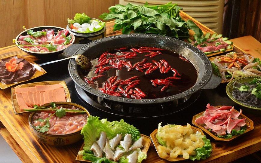 怎样选择适合自己的火锅加盟,现在开一家火锅加盟店前景怎么样