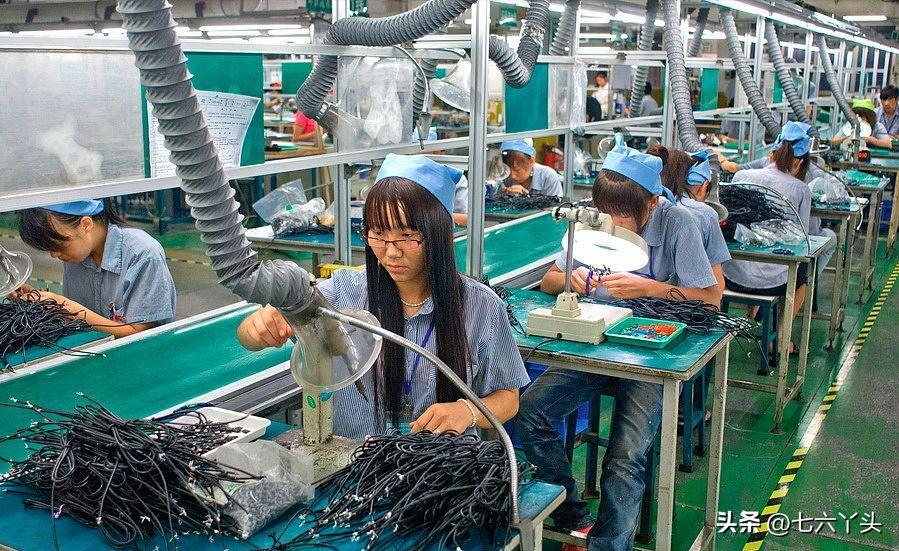 大学生暑假涌向工厂流水线，月入五六千，目标就是赚出一台iPad