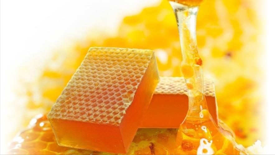 使用蜂蜜做面膜的正确方法,家庭自制蜂蜜面膜怎么做的呢