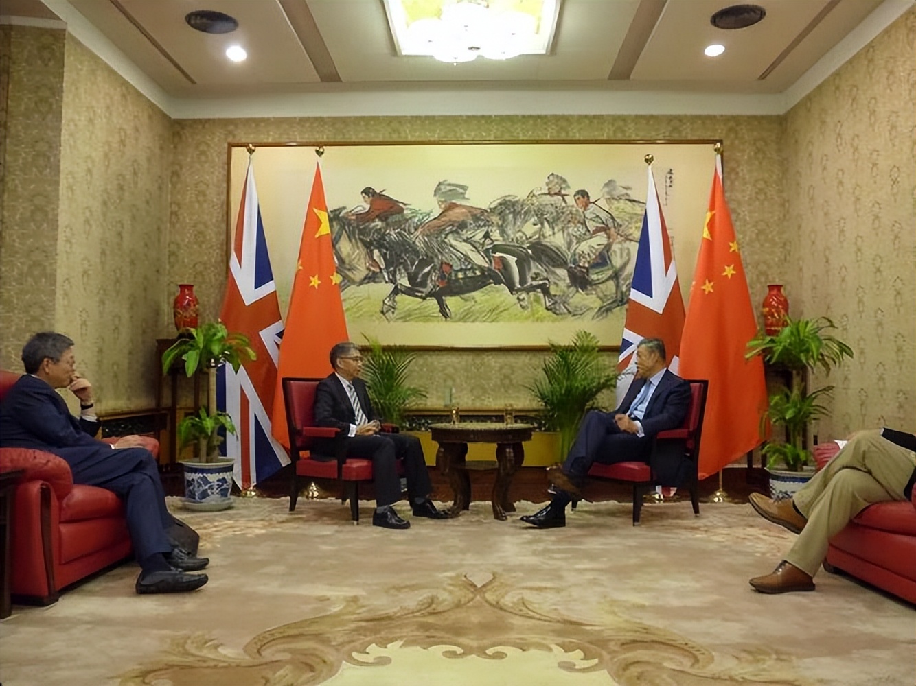 端碗吃饭放下碗就骂娘,端碗吃饭放下筷子骂娘是什么意思