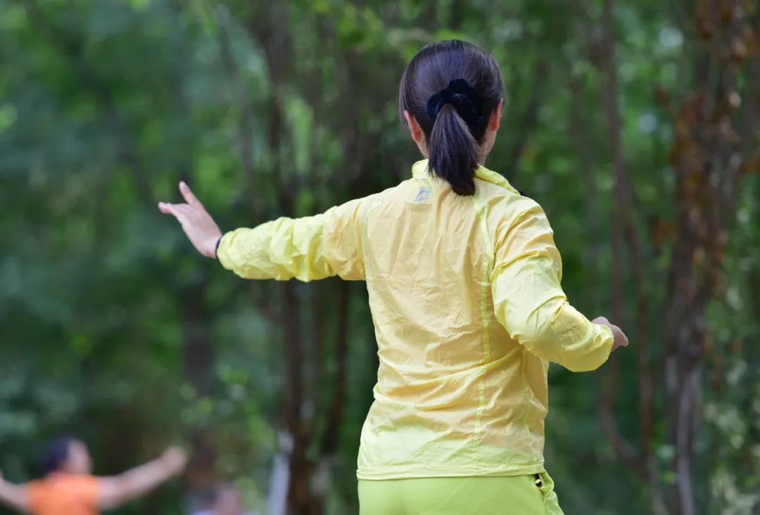 凉着点腰就疼是什么原因,天气一凉腰就痛怎么办