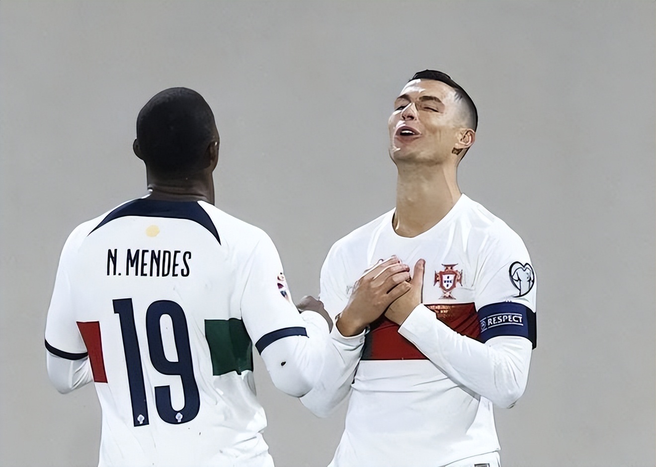 c罗解锁国家队出场200场里程碑,c罗国家队生涯第10次戴帽破纪录