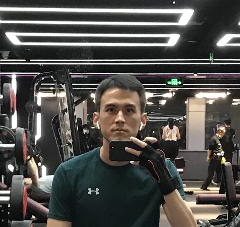 成熟稳重成年男士商务男装,型男房车