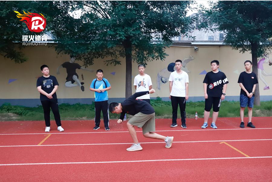 1000米跑步技巧呼吸节奏,跑步呼吸技巧视频教程