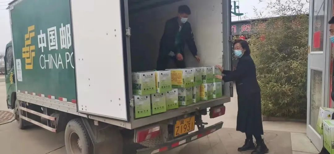 中国邮政承载希望和梦想,我深深感受到了中国的强大