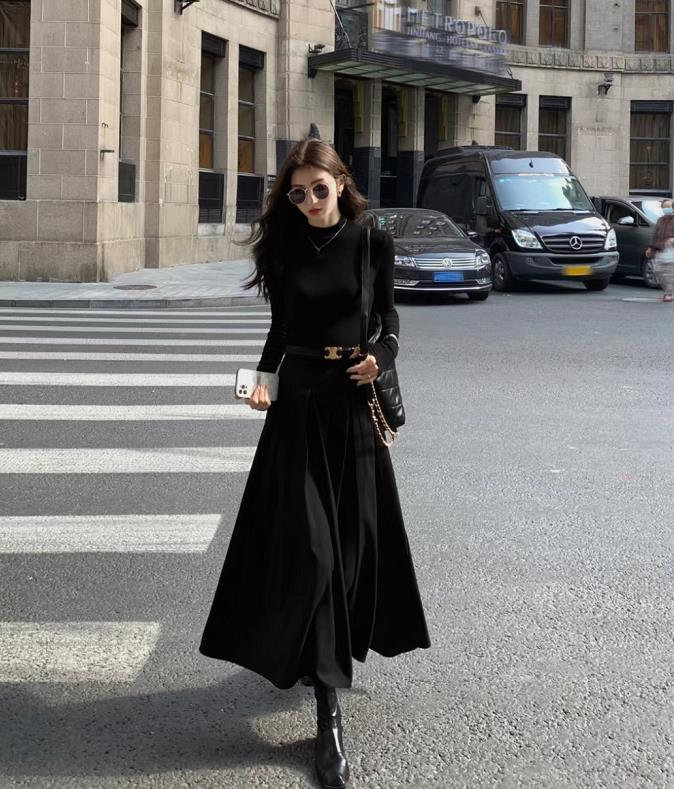 黑色和什么颜色显高级,汽车内饰黑色搭配什么颜色好看