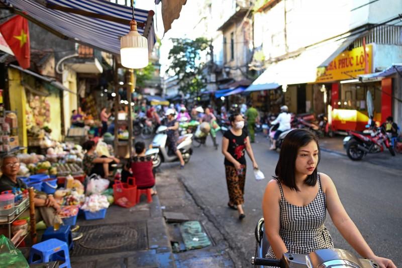 湖南45岁大叔娶越南姑娘,越南26岁小伙娶61岁妻子现状