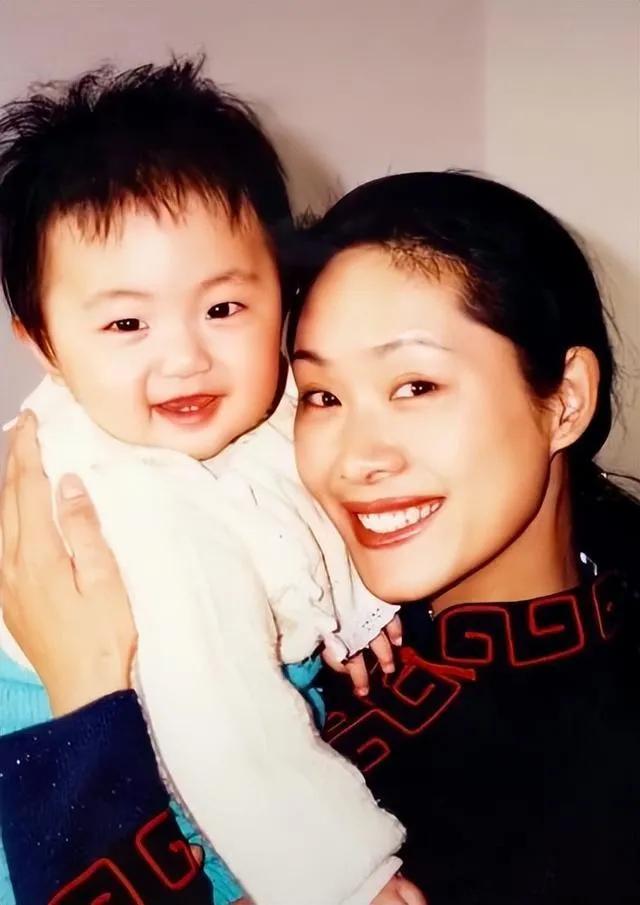 于文华与李凡差几岁,于文华和李凡怎么分开