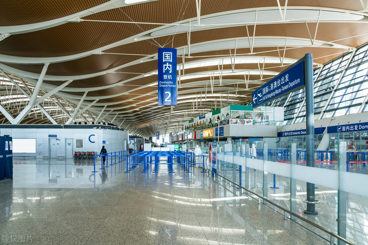 飞机场距离市中心多远合适,距离机场最近的市中心