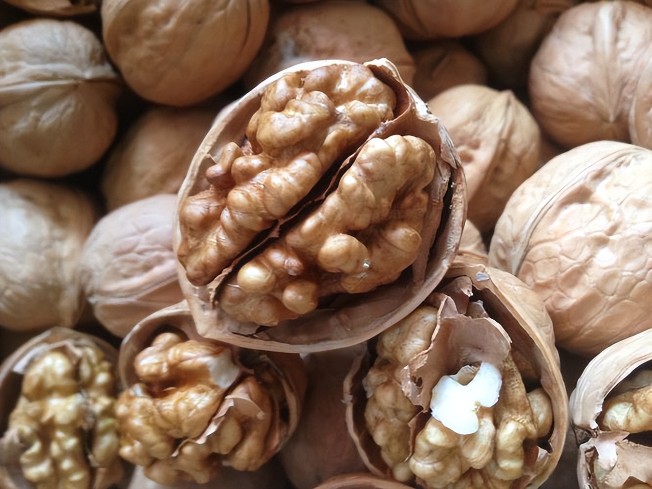 肝病不能吃鸡蛋吗,肝病不能吃葵花籽吗