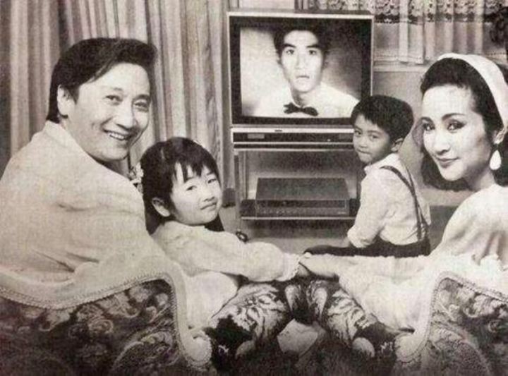 成龙谢贤向华强,谢贤李小龙谁大