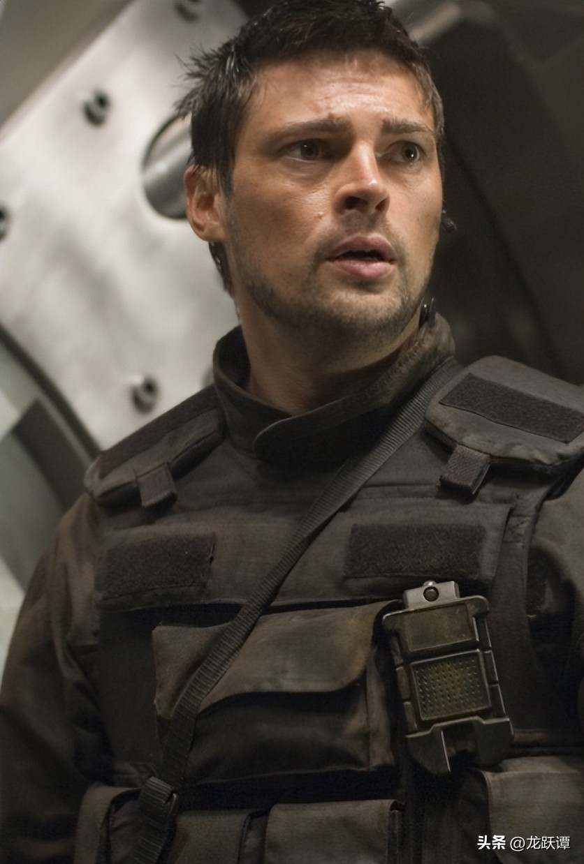 有一种“遭难”叫《毁灭战士》，逆境中实现翻盘，这就是英雄之路