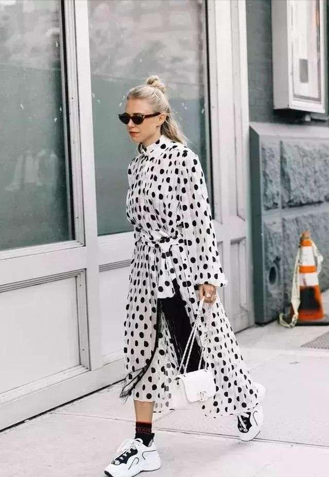 40岁穿什么运动鞋大气好看,女人过50岁穿什么鞋合适