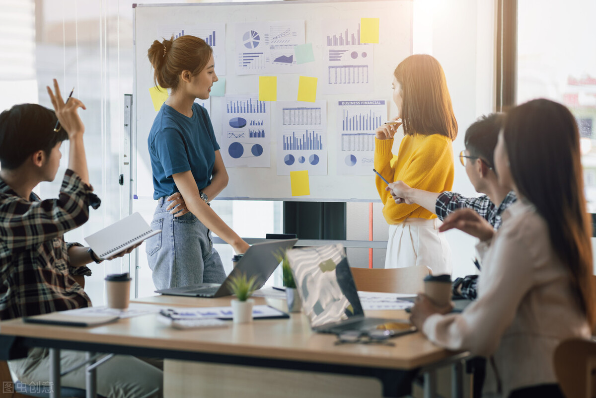 如何对会展活动进行高效的运营和管理？