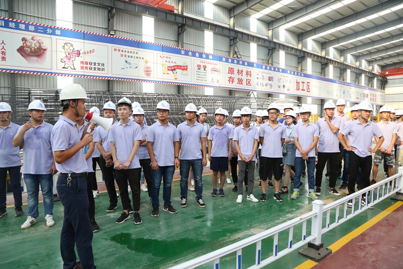 王飞：在广西干事创业沃土上，当好贵南高铁“开路先锋”