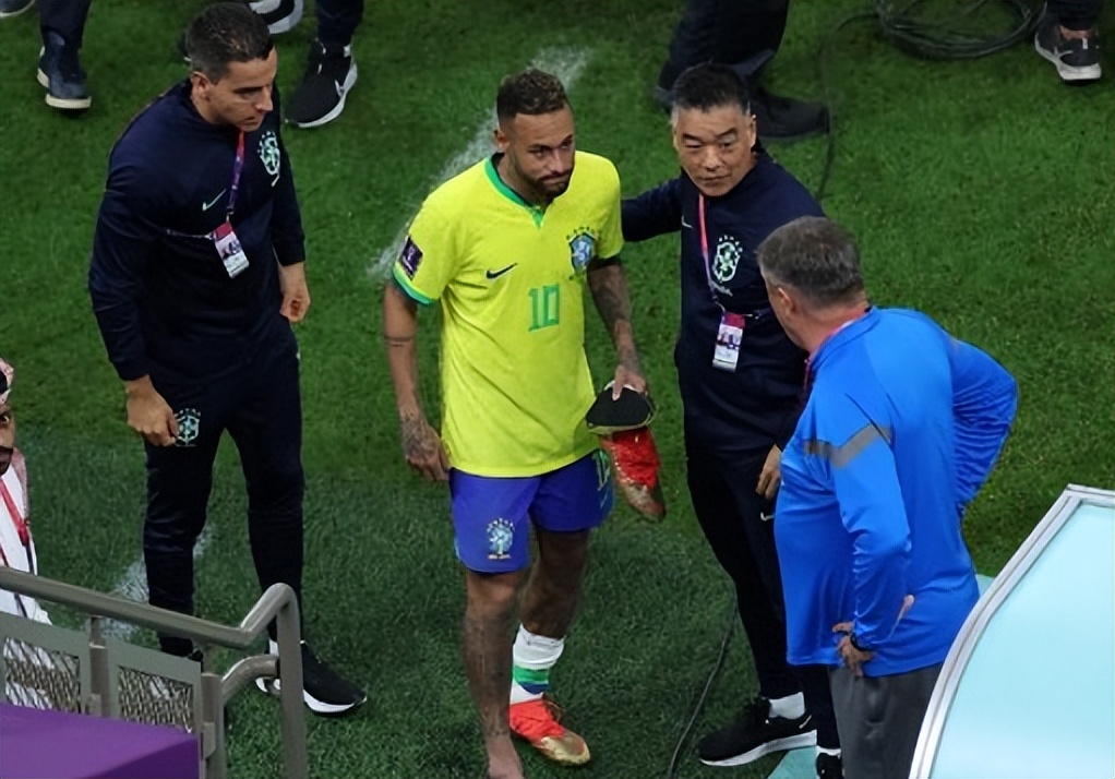 内马尔脚踝伤后续,内马尔脚踝九十度扭伤如何康复